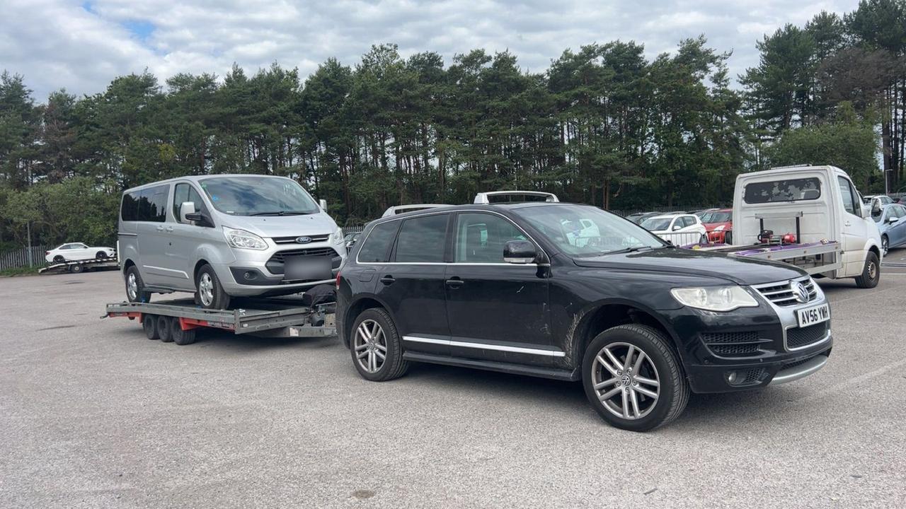 Silver Ford Tourneo Custom on the trailer